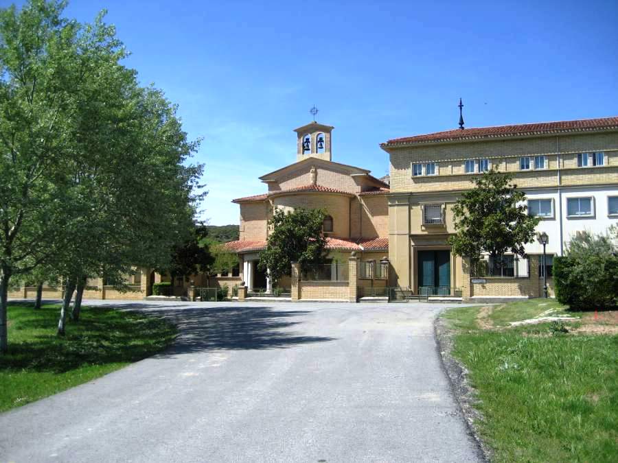 tierrasDiranzu's tweet photo. la hermosa #Hospederia del #Monasterio cisterciense de #Alloz. junto al #EmbalsedeAll y el #CaminodeSantiago. Posee una preciosa #hospederia para 20 personas, se acoge a peregrinos y a personas interesadas. La comida de las hermanas es deliciosa.
📷info:https://t.co/PxSuFWDyzB https://t.co/alFwutwtaG