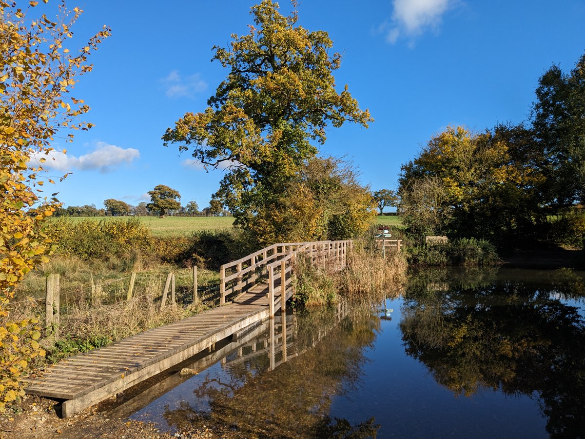 HertsWalker's tweet image. NEW: Walk 248: Redbourn South-East Loop - 5.2 miles. Free directions, maps, photographs, and GPX navigation files. #Hertfordshire #walking #freewalks #Hertfordshirewalker #HertfordshireWalks #walkingisfree
hertfordshirewalker.uk/2023/11/walk-2…