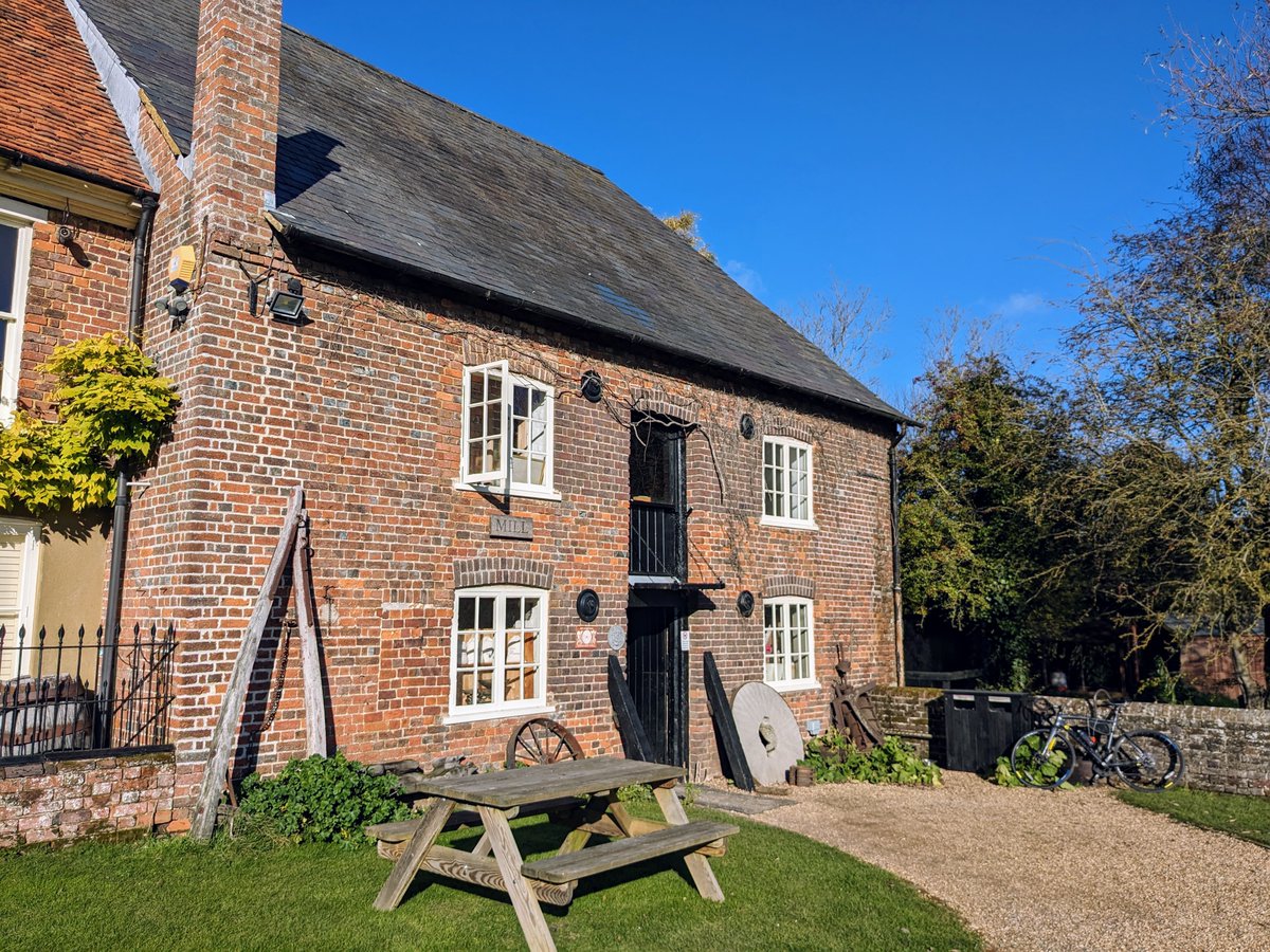 HertsWalker's tweet image. NEW: Walk 248: Redbourn South-East Loop - 5.2 miles. Free directions, maps, photographs, and GPX navigation files. #Hertfordshire #walking #freewalks #Hertfordshirewalker #HertfordshireWalks #walkingisfree
hertfordshirewalker.uk/2023/11/walk-2…