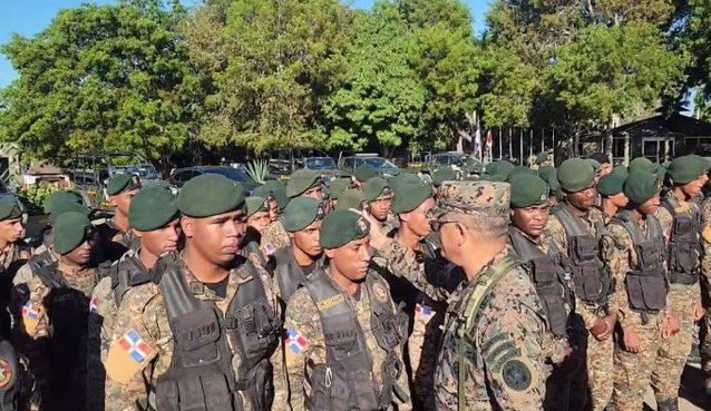 MARADIOFM's tweet photo. L’Armée Dominicaine annonce l’arrivée de renforts dans les prochains jours pour garantir la sécurité à la frontière avec Haïti .Selon @EjercitoRD ,le dispositif sera renforcé avec des unités spécialisées  à la frontière.@nuriapiera #RFMINFO https://t.co/RcYd0iT8eH