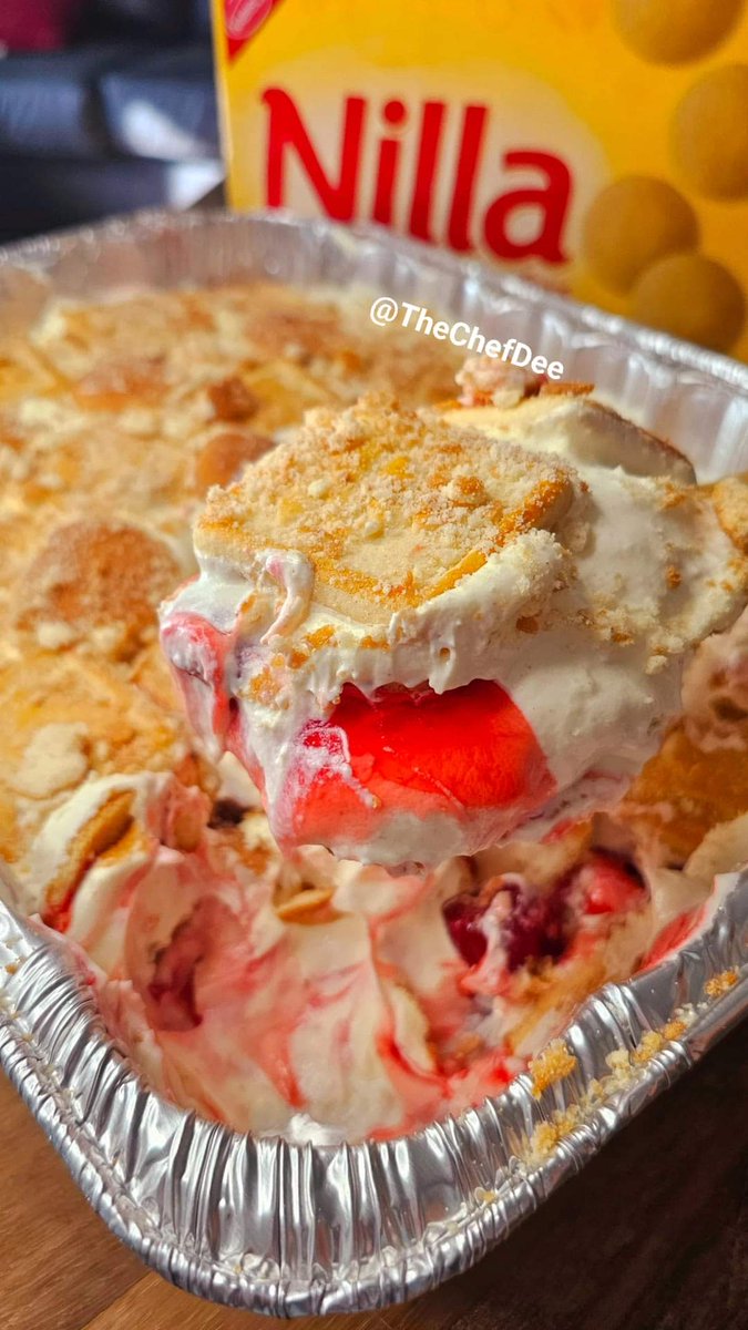 __shesofine's tweet image. Decided to make the Viral Strawberry Banana Pudding today.