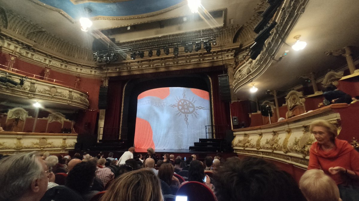 _glosofobico_'s tweet photo. Mi estis en teatro espektante Karmina Burana. Ĝi estas bonega teatraĵo fare de "la fura dels baus" kaj tre rekomendinta. Mi kredas ke vi ĉiuj konas la ĉefan kanton.... https://t.co/woILhDSSHR