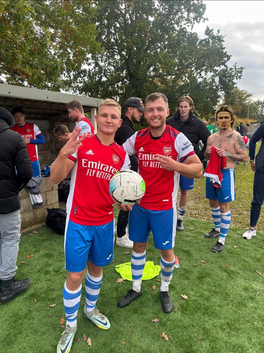 FT: Barnston Sunday 9-0 Great Bardfield

Through to the quarter finals of the Gordon Snell. Goals from <a href="/lewissonnex_/">Lewis Sonnex</a> (5), <a href="/SamuelS95092467/">Samuel Smith</a> with his first for the club, <a href="/rafedawes1/">Dawesy</a>, <a href="/joshfouche3/">joshfouche</a> and <a href="/9taylorFisher/">tay</a>. Repping our questionable 3rd kit for the first time #upthebarno