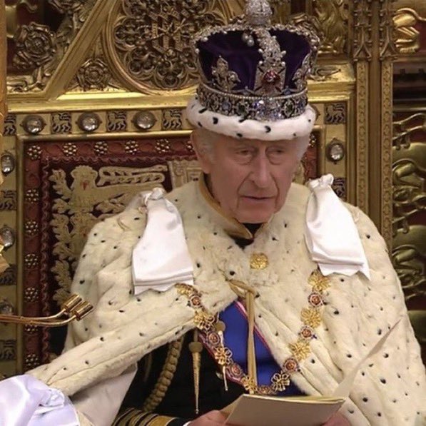 dabloonsNFT's tweet photo. dabloons holders after the world finds out about the first meme coin on Solana with a supply that is entirely mined. 👑

$DABLNS https://t.co/XjW4XfMLJ0