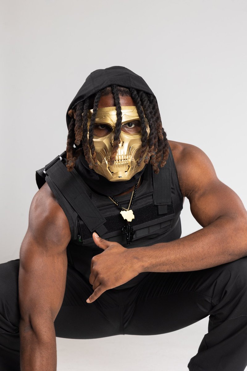 Z.D.T 🧊 
Psalms 23:4 
Yea, though I walk through the valley of the shadow of death, I will fear no evil:
for thou art with me; Thy rod and thy
staff they comfort me.

The Quad , The rock 🤙🏿🪨
ΘM Fall 23’
They call me Thanos 🦍

Pics by:
<a href="/brphotography__/">B</a> 
@modawmedia