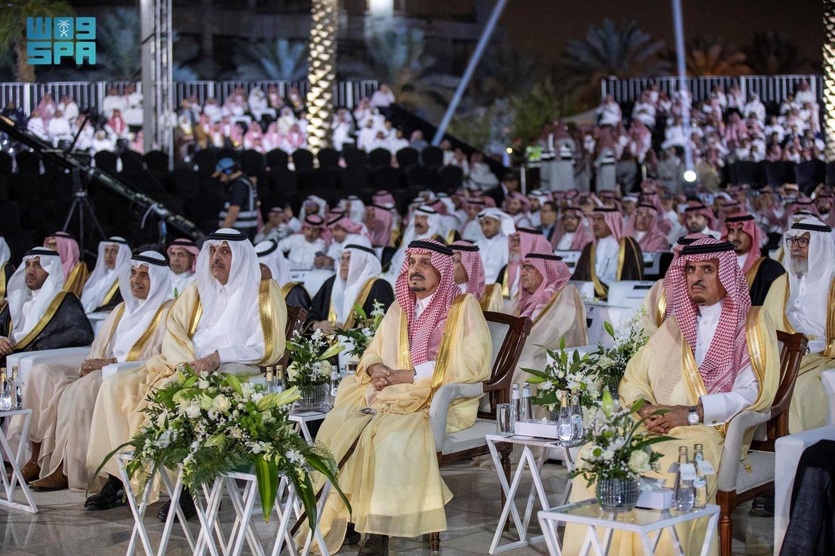SPAregions's tweet photo. أمير منطقة الرياض يرعى حفل تخريج 555 من طلبة جامعة الأمير سلطان الحاصلين على درجتي البكالوريوس والماجستير.
https://t.co/4J1FeFf8xU
#واس_عام https://t.co/CLPPnczC7D