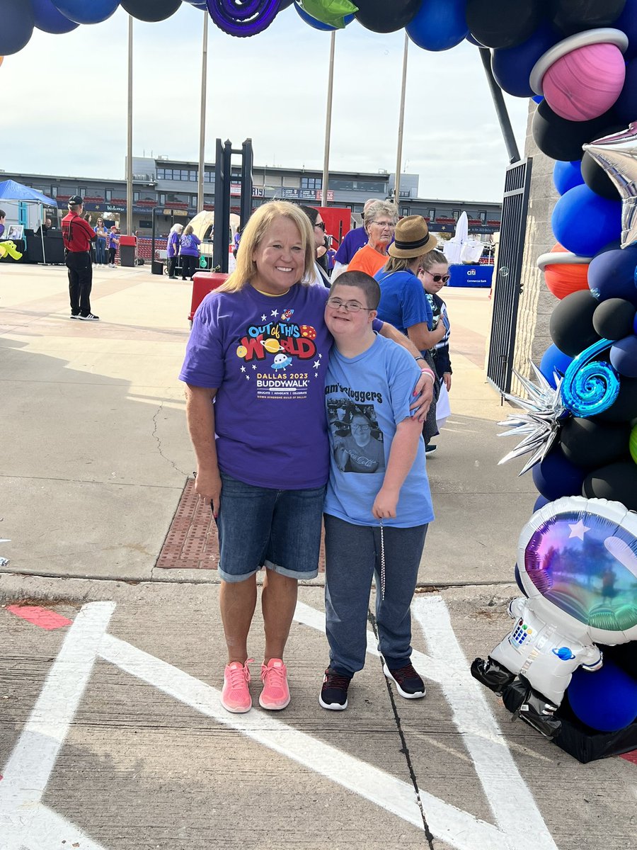 MereBallard30's tweet photo. Ballard and Sammy!! ๐๐๐๐ #DallasBuddyWalk https://t.co/CbnvAtDUuC
