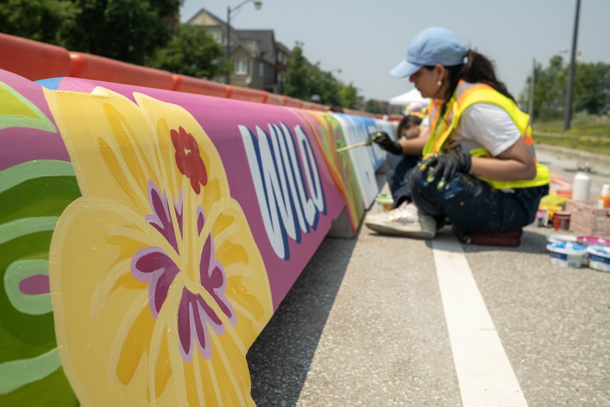 StART_Toronto's tweet photo. #StARTSpotlight 👩‍🎨

This artwork is a part of the 2023 Evelyn Wiggins Cycle Track Project &amp; was painted by @AndreaCataRo, feat. handwritten lettering "Wild &amp; Free" alongside a tropical floral design. Make sure to follow Andrea to see more of her work!

📷: @TheGageFletcher https://t.co/XloaIwlUW6