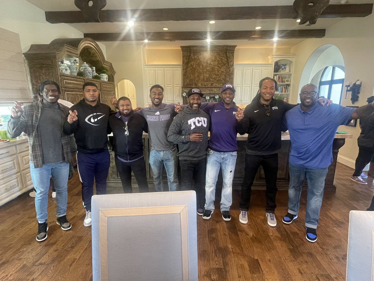 JohnTurntine's tweet image. Just an amazing day over at the Patterson’s house enjoying and seeing teammates !!! Thank you for the reunion @fbcoachp @kels_patterson . Such a beautiful day with beautiful people. #tcualumni #family #tcufootball #TINE