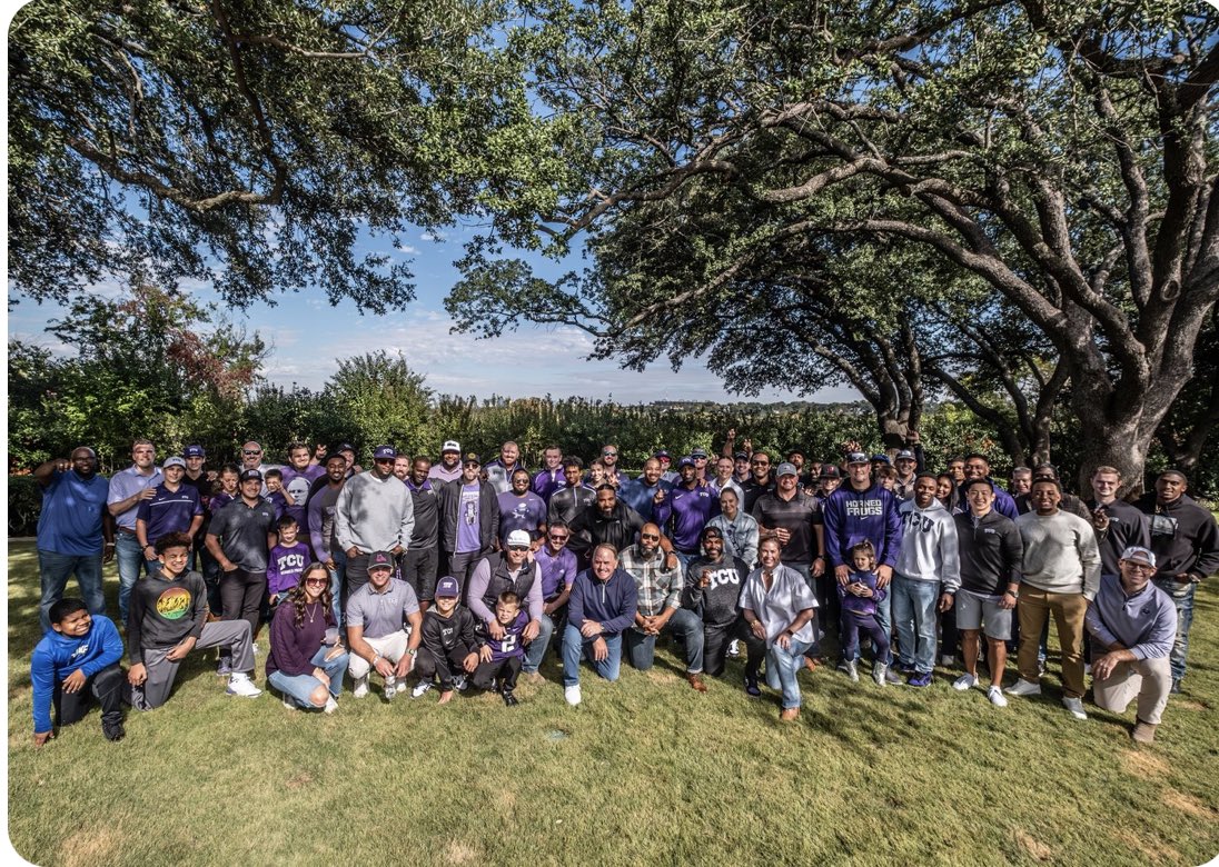 JohnTurntine's tweet image. Just an amazing day over at the Patterson’s house enjoying and seeing teammates !!! Thank you for the reunion @fbcoachp @kels_patterson . Such a beautiful day with beautiful people. #tcualumni #family #tcufootball #TINE
