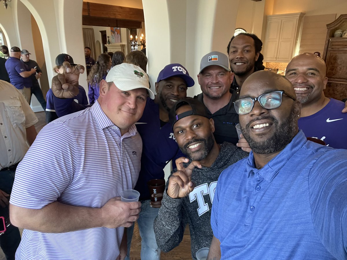JohnTurntine's tweet image. Just an amazing day over at the Patterson’s house enjoying and seeing teammates !!! Thank you for the reunion @fbcoachp @kels_patterson . Such a beautiful day with beautiful people. #tcualumni #family #tcufootball #TINE