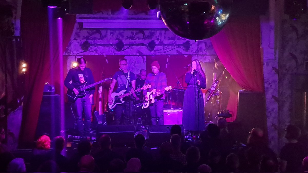 ≋ P ≋ a ≋ u ≋ l ≋ (@plc69) on Twitter photo #NowPIaying #LiveMusic
SILVER MOTH
Just stepped onto the stage at the <a href="/DeafInstitute/">The Deaf Institute</a> in Manchester. This is Mogwai-fuelled deeply profound music. #NowPIaying #LiveMusic
SILVER MOTH
Just stepped onto the stage at the <a href="/DeafInstitute/">The Deaf Institute</a> in Manchester. This is Mogwai-fuelled deeply profound music.