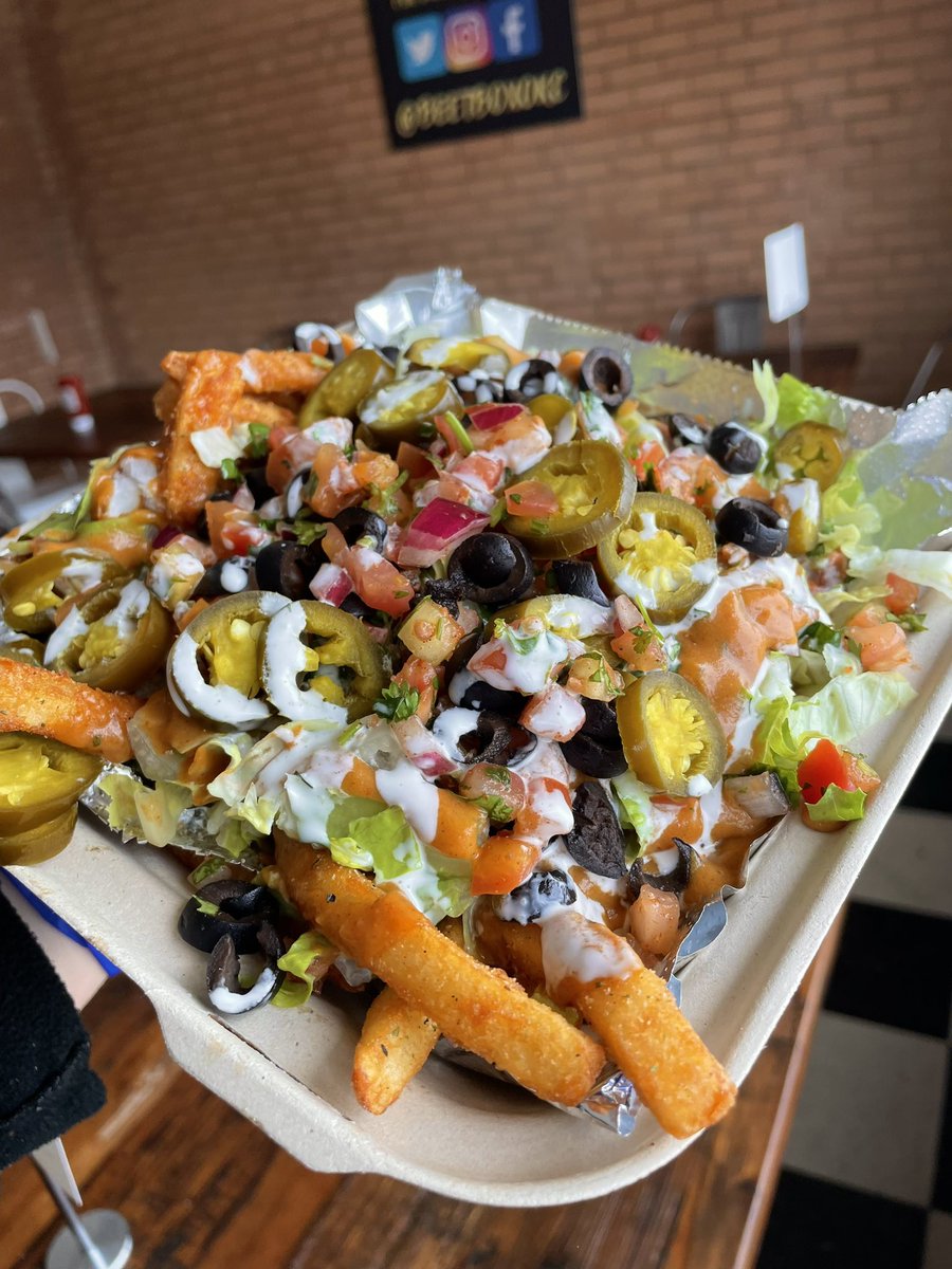 Loaded vegan fries from <a href="/BeetBoxOkc/">THE BEETBOX🌱OKC</a>  if you’re in OKC you NEED to check them out 😋