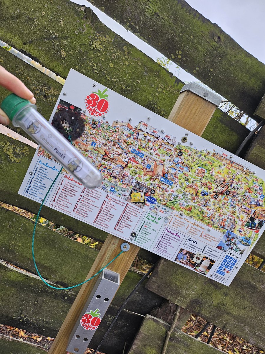 SenLayton's tweet photo. Ein Ausflug zu @KarlsErdbeerhof Rövershagen zum @GoGeocaching  unternommen. Sowohl die Tradis als auch die Stationen der LABs waren super ausgearbeitet. Es hat sehr viel Spaß gemacht 😁✌️
#geocaching https://t.co/aJTNR1wElD