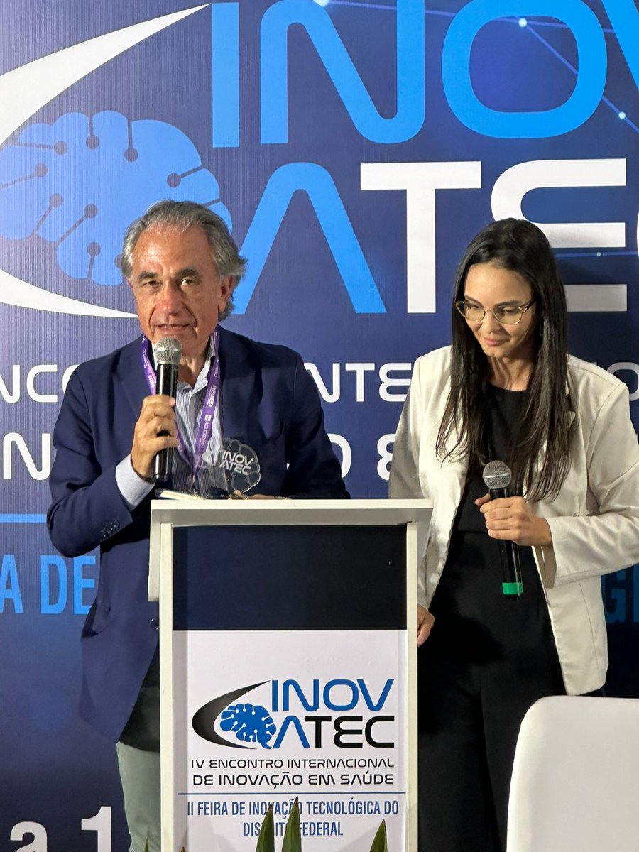 En nombre de nuestra colaboradora y amiga, Profesora Silvia Camperi y su equipo de la Universidad de Buenos Aires, recogiendo el premio a la mejora comunicación oral virtual.