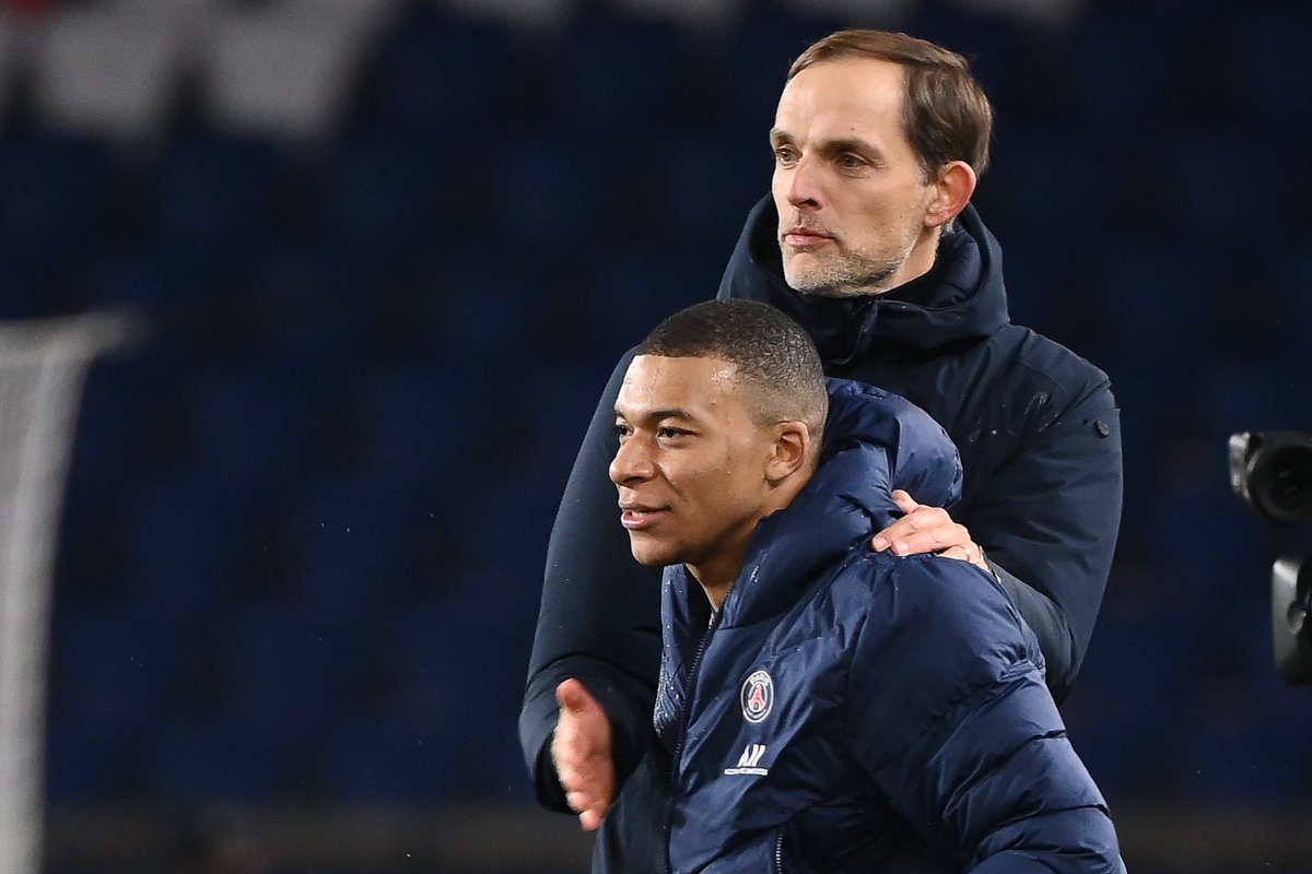 FabrizioRomano's tweet photo. 🔴 Thomas Tuchel: “Do I want to sign Kylian Mbappé? Yes yes, he's going to play for us, that’s clear (laughs)”.

“He’s extraordinary. If he wants to come, I’ll go pick him up by bike! But I think that's not going to be reality”, told Canal Plus. https://t.co/ci6xhoyelf