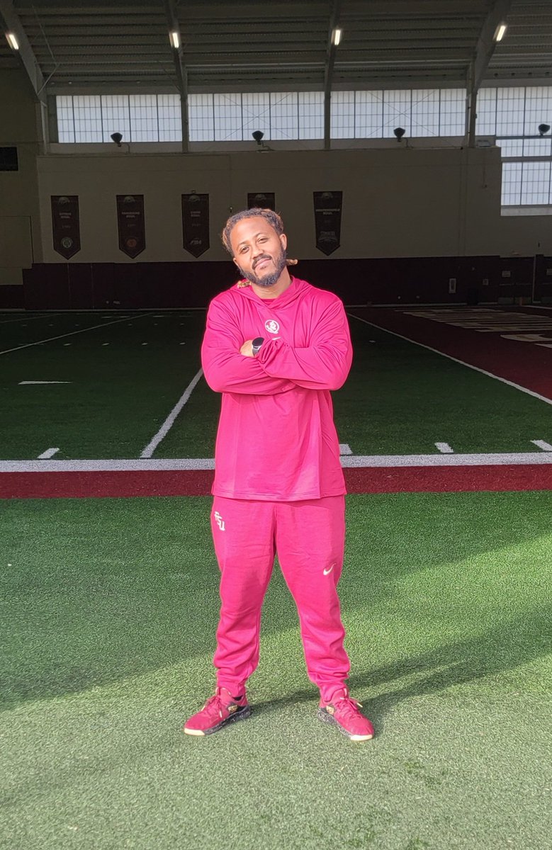 VWEBBJR's tweet photo. I'M GONNA ALWAYS STAND ON BIDNEZZ!!! SHOUT OUT MY DOG @CjWilson850 !! LIVING SOME DREAMS OUT HERE AND IM BLESSED!! #NOLESONTOP #HALLOFFAMEBO https://t.co/9GFGxAHhZN