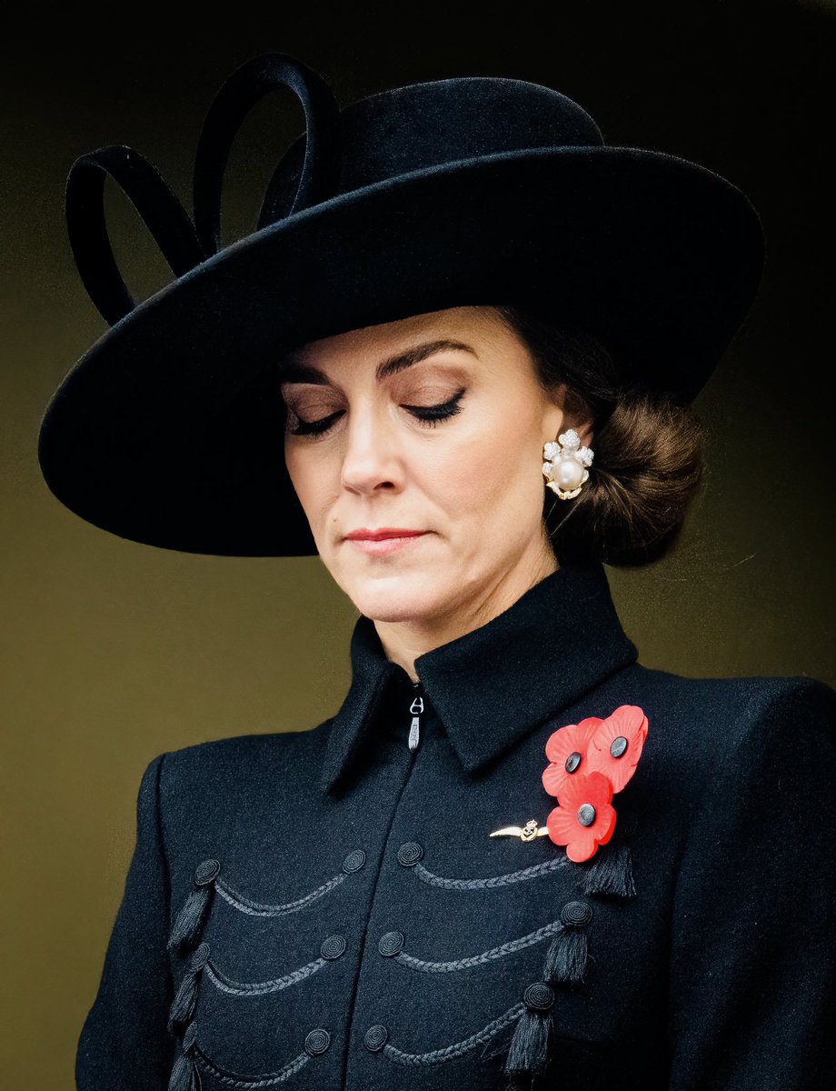 The Princess of Wales during the National Service of Remembrance at the Cenotaph. @KensingtonRoyal