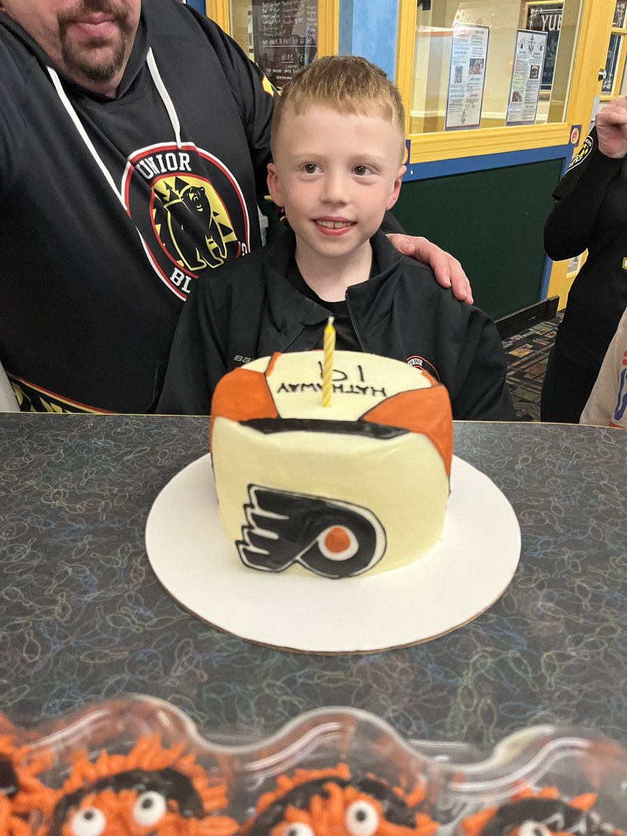 When your favorite player goes to the @NHLFlyers you have a Flyers party with @GrittyNHL cupcakes! #FueledByPhilly