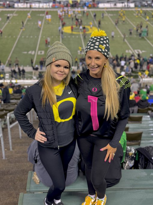 Please say hi to @EmileyAlex Who knew she was such a huge @oregonfootball fan 🫶🏼🦆 We&rsquo;re kinda cute together<a class="tags" target="_blank" title="On Twitter" href="/?out=eyJ0eXAiOiJKV1QiLCJhbGciOiJIUzUxMiJ9.eyJpYXQiOjE3MjA2MzI5MjQsImlzcyI6InR3cG9ybnN0YXJzLmNvbSIsIm5iZiI6MTcyMDYzMjkyNCwiZXhwIjoxNzUyMTY4OTI0LCJyZWRpcmVjdF91cmwiOiJodHRwczovL3R3aXR0ZXIuY29tL0VtaWxleUFsZXgifQ.hVzzD4AZ2QIPWtNEw4trvJshLda2NQkIkriUaL7HGyg12Kycw8UHxduE1x5ecAgkp7w20oJeS-DizRYzQYaD3Q">@EmileyAlex</a><a href="/tag/goducks"class="tags"><span>#goducks</span></a>
