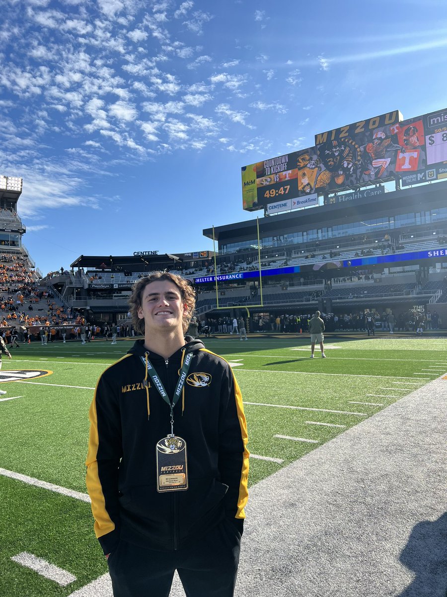 Had an amazing game day visit at <a href="/MizzouFootball/">Mizzou Football</a>! Thanks <a href="/AndyBelluomini/">Andy Belluomini</a> for the invite <a href="/JaredRussellMIZ/">Jared Russell</a> <a href="/HitterFootball/">Hitter Football</a> <a href="/EDGYTIM/">Timothy “EDGYTIM” OHalloran</a> <a href="/AllenTrieu/">Allen Trieu</a> <a href="/CoachBigPete/">Peter "Coach Big Pete" Leinweber</a> <a href="/LemmingReport/">Tom Lemming</a> @Rivals_Clint <a href="/CoachChris_Roll/">Coach Chris Roll</a>