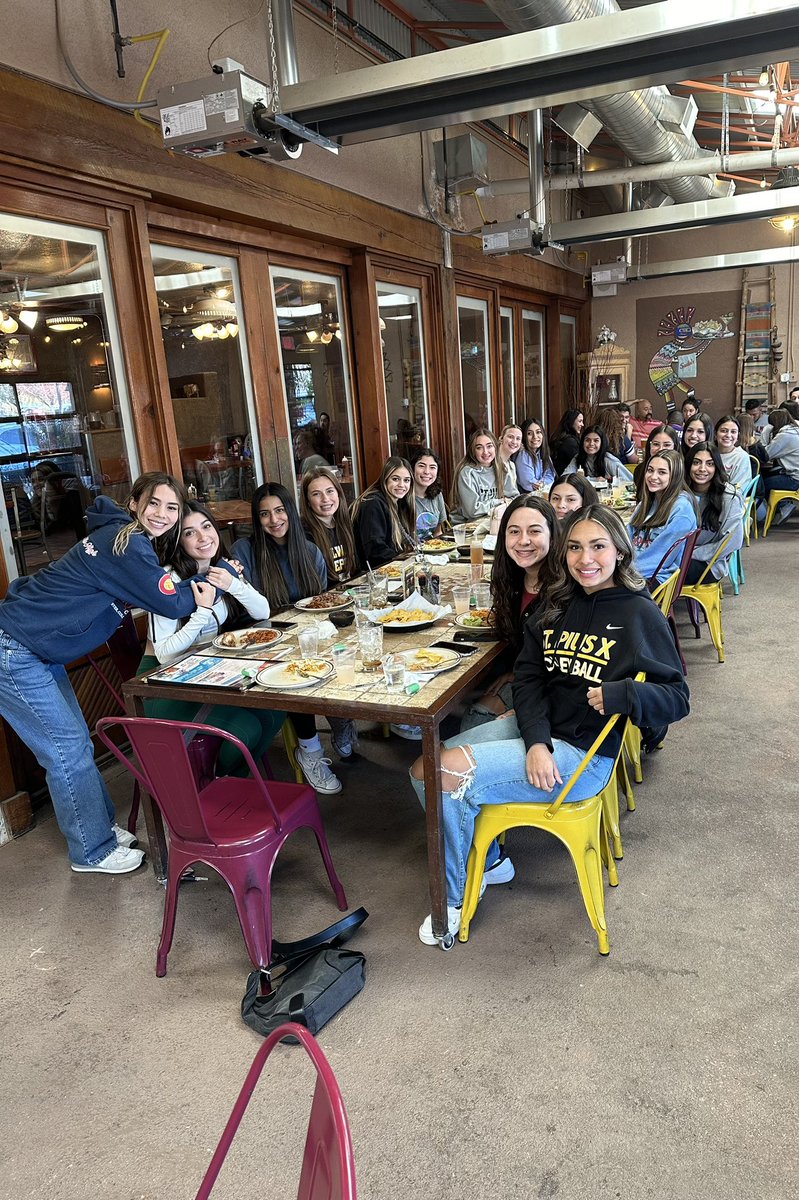 St. Pius state seeding viewing party at Sadie’s 🖤💛 <a href="/_NMAA/">NMAA</a>