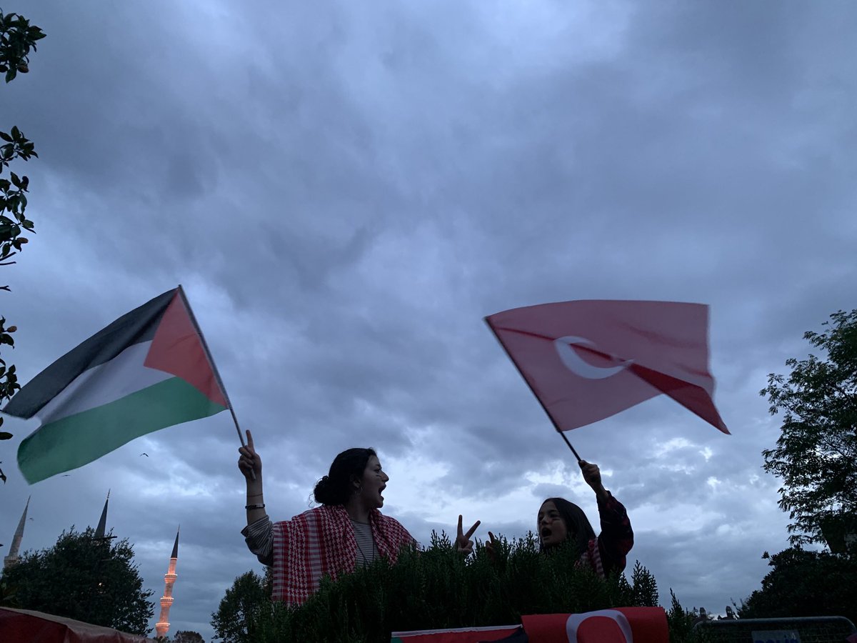 Bu çocuklara
Yenileceksiniz!

#freepalestine 
Selam from İstanbul