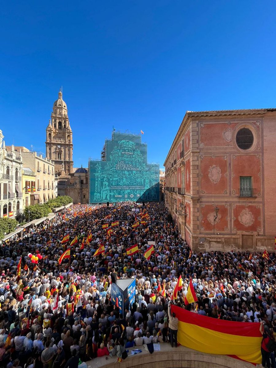 FranHernandezG's tweet photo. 👉 Estoy seguro que no nos equivocamos al decir que está pancarta de @popularesmolina recoge el sentir de la inmensa mayoría de los molinenses.

💙 Por la democracia y la igualdad para todos los españoles. 

🥀 ¡No a la amnistía! 

#NoALaAmnistía 🥀
#MolinaDeSegura https://t.co/0c6rOi5SEm