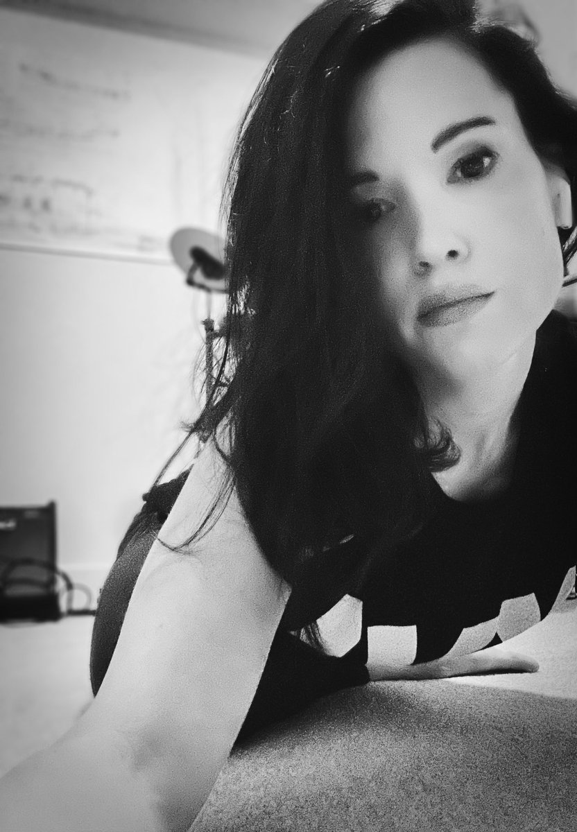 Nikki_NBAPES's tweet image. Ok even though I’m sick I got my stretch on today😜
#pigeonpose