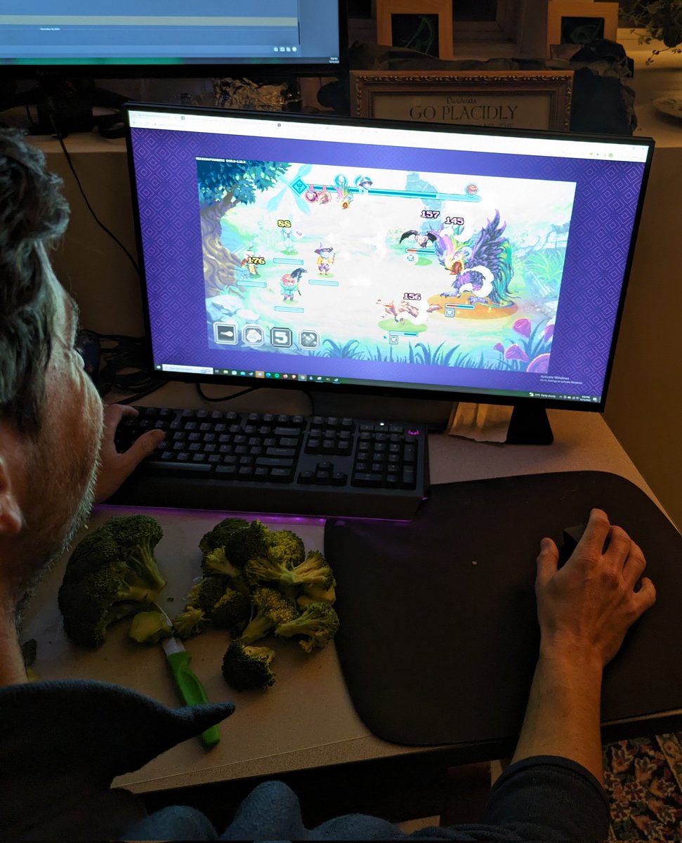 Yeah I make dinner while I grind <a href="/RuniverseGame/">The Forgotten Runiverse</a> cock-atrice, you don't?? Sorry to the people who were in my party carrying me