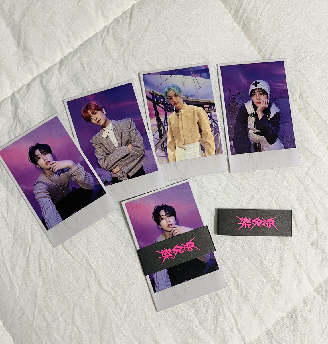 agitegemeaux18's tweet photo. 🎸樂_STAR #GIVEAWAY 🎸

a little quick 24hr giveaway for two maknae line pre-order polaroid sets 📸 (two winners)

~USA only ~

rt&amp;like to enter!!

Ends in 24hrs (November 13th, 9pm EST)

thank you for entering 🩷

#StrayKids #樂_STAR #ROCK_STAR https://t.co/4RhljN84f9
