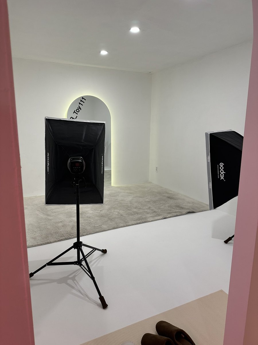 그동안 잘지내셨나요? 비토이에서 새롭게 매장을 꾸며보았답니다. 코스튬 촬영에 진심인 ㅎㅎㅎ
#코스튬 #성인용품