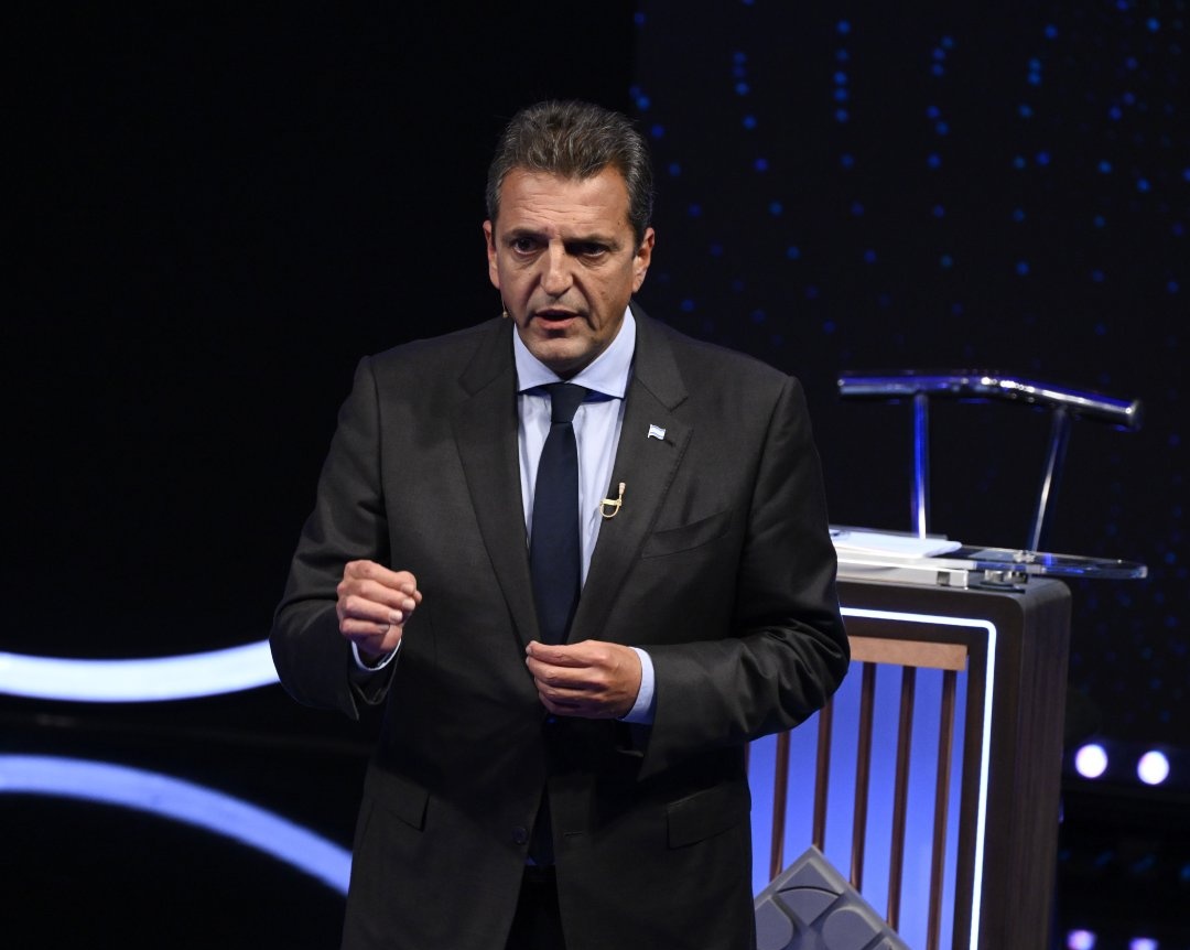 gerpmartinez's tweet photo. Más claro que nunca: @SergioMassa es el único candidato que tiene la capacidad, la experiencia y el equilibrio emocional para gobernar el país. 

Liderar la Argentina requiere más que un Presidente: necesita un estadista, con una mirada integral de país. #MassaPresidente🇦🇷 #Debate2023