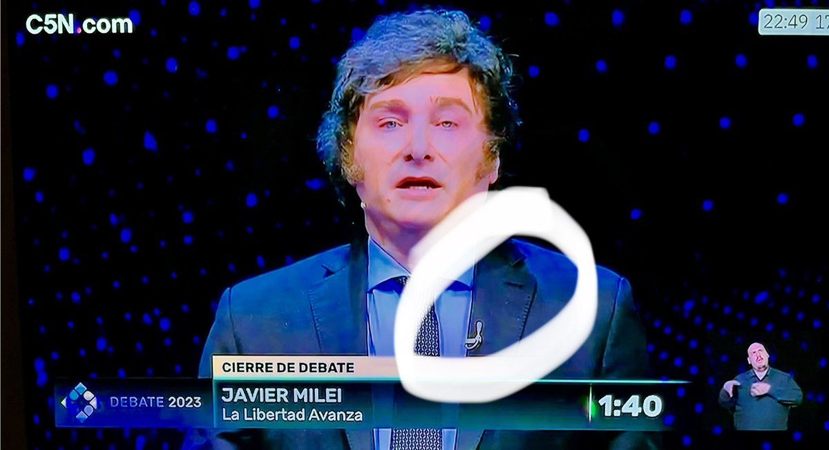 Y la escarapela señor?