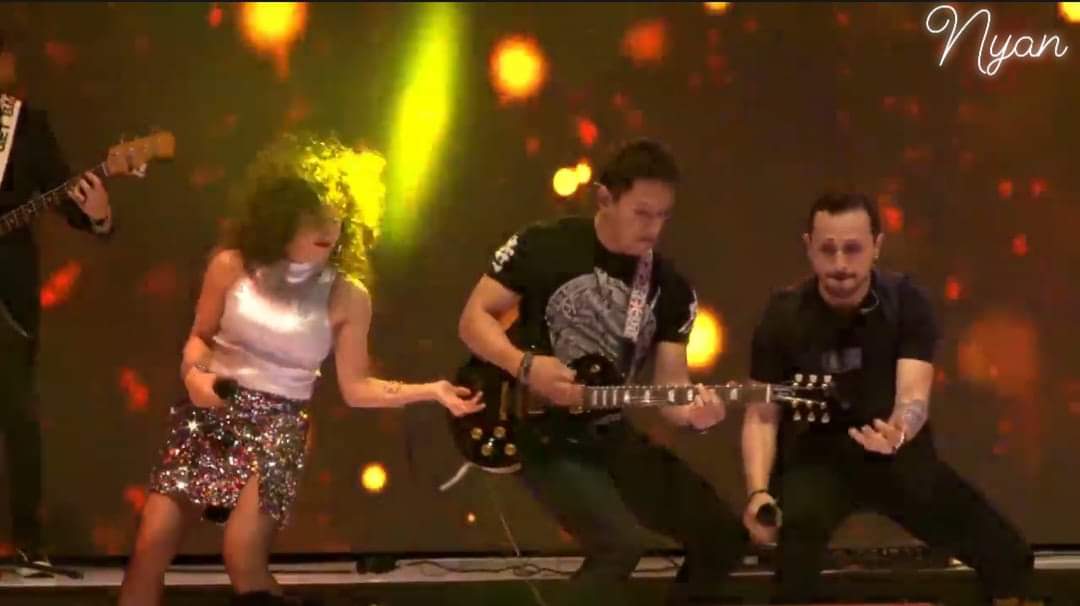 BritoFans's tweet photo. Esto pasó en  #encendidodelarbol #cci con nuestro @israbrito  y @anabel_ne   gracias por tremendo show siempre  es grato verlos en acción ☃️🎄🎄🥰😘🤩😍 https://t.co/uOFLoDLaz5