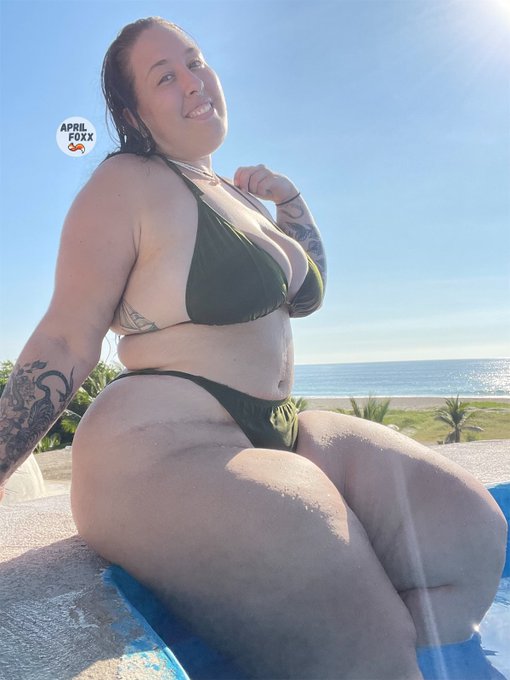 Would you fuck me in the pool? ? https://t.co/dS3jlawc8I