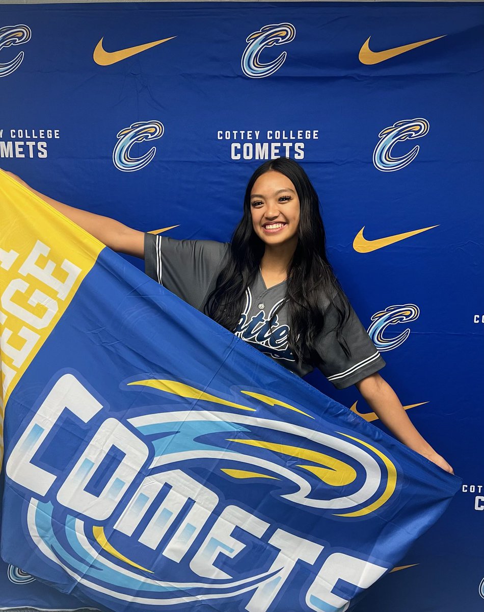 GabbyMachida's tweet photo. #COMMITTED Go Comets! 💛💙 https://t.co/QjgNuzfr36