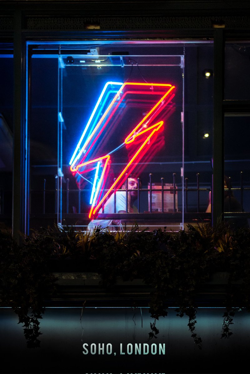 #soho #streetphotographer #thelondonist #streetphotography #nightphotography #nightshot #imageoftheday #picoftheday #neonnoir #london #streetvision #streethunters #streerizm