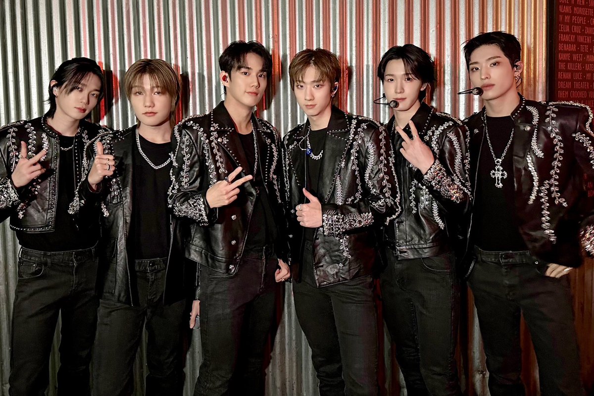 P1H_official's tweet photo. 2023 P1Harmony LIVE TOUR [P1ustage H : P1ONEER] IN PARIS

P1ece가 주는 에너지 받고 더욱더 힘차게 JUMP🔝 할 수 있었던 오늘 공연💛
Today's performance made me JUMP🔝 more powerful with the energy from P1ece💛

#P1Harmony #피원하모니 #P1H #P1ustage_H #P1ONEER https://t.co/vkL2hCQrg9