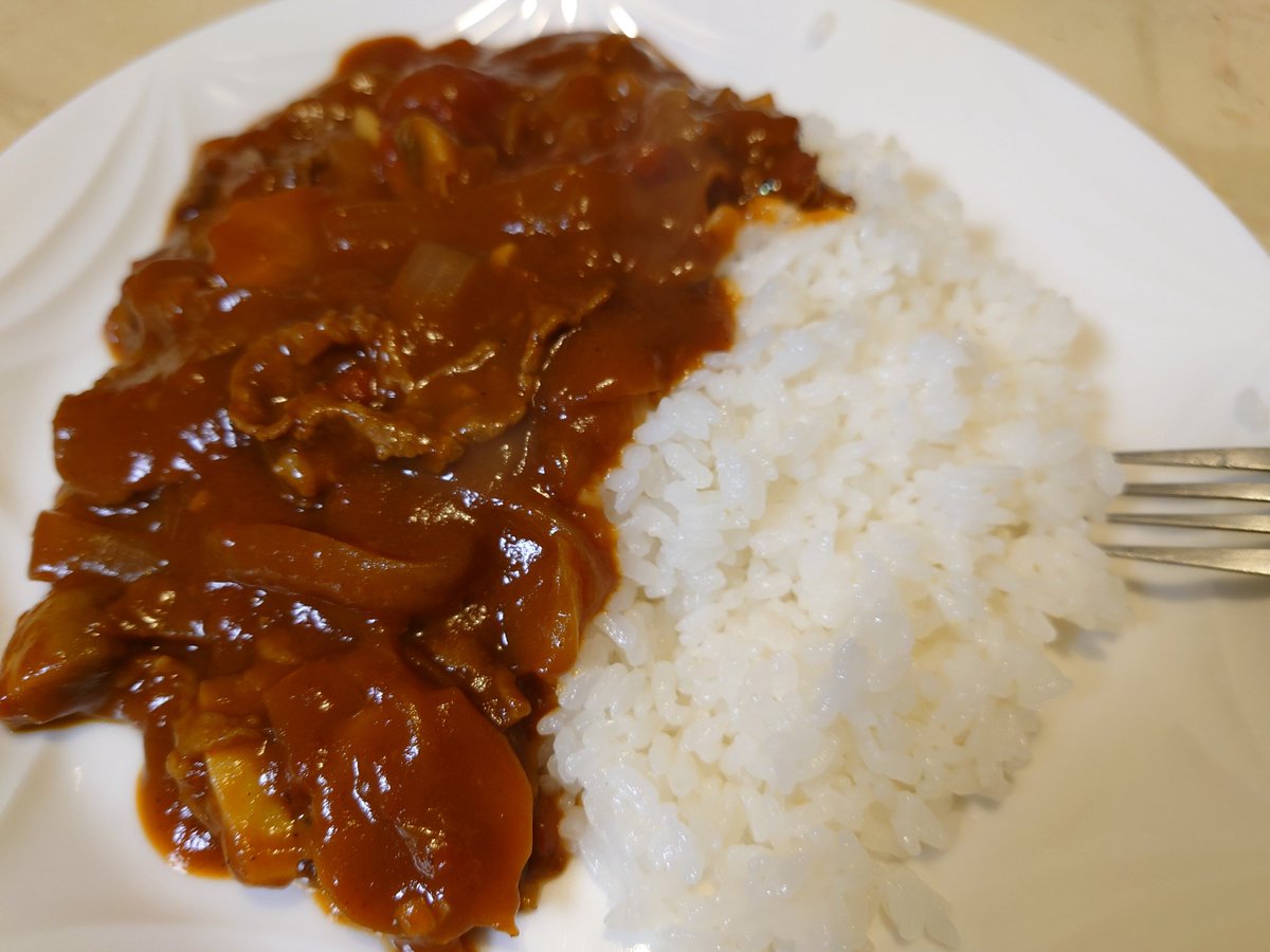 ORingo25021819's tweet photo. 🍚おうちごはん
Home cooking
ハッシュドビーフ
Hashed beef rice
日本食ブームなので
Hayasi rice で通じることもあります☺
#おうちごはん
#homecooking
#hashedbeef https://t.co/PGqIuih1Mu