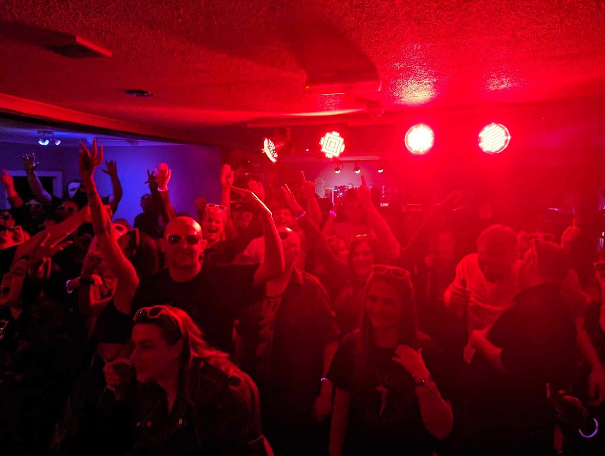 PanheadSharps's tweet photo. First headline gig smashed
@TheDirtyCooks @treblehelix333 @AyeHobos
Thanks to the superb performances of the support bands and the absolutely wonderful crowd that came down for a night we wonโt be forgetting any time soon!
#monehsherps #scottishbands #livemusic #localvenues https://t.co/15Md7rLmVg