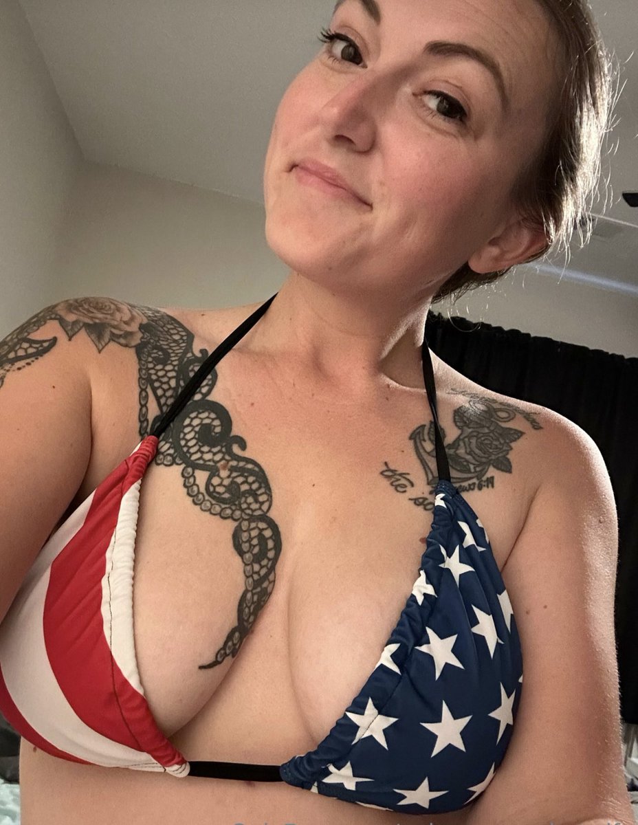 lacylily6's tweet photo. I’m thankful for the freedom to publicly show off my tits
#ThankAVeteran
#America
#FreedomisnotFree 

https://t.co/ZKFgx8Cg5Z https://t.co/HW6cAijJwA