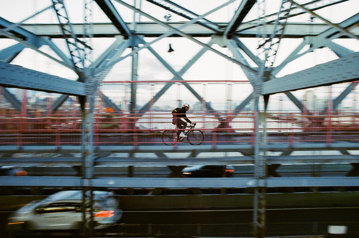 Modoshoot's tweet image. Bridges are amazing for composing pictures. Lines, shapes and angles everywhere

📷 Canon F1
🔭 50mm 1.4 &amp;amp; 20mm 2.8 
🎞️ Fujifilm 400

📍Williamsburg Bridge | NYC

#35film #35mmfilm #analog #CanonF1 #Fujifilm400 #nyc #newyork #brooklyn