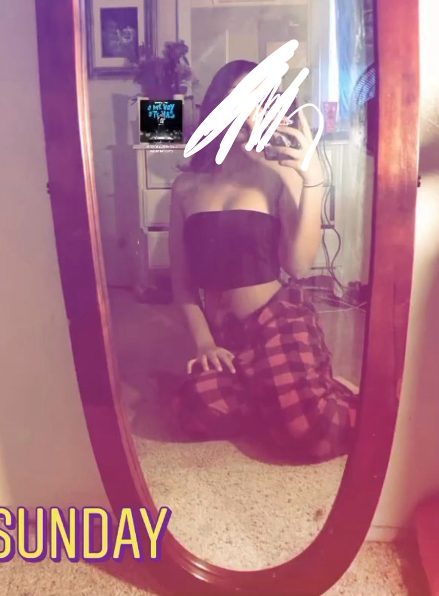 Amyneedsadaddy1's tweet photo. Sorry for not responding to all of you it’s to much but send me vids still😩 #latina #freaky #slut #hornt #lightskin https://t.co/kIHd8jBQ3z