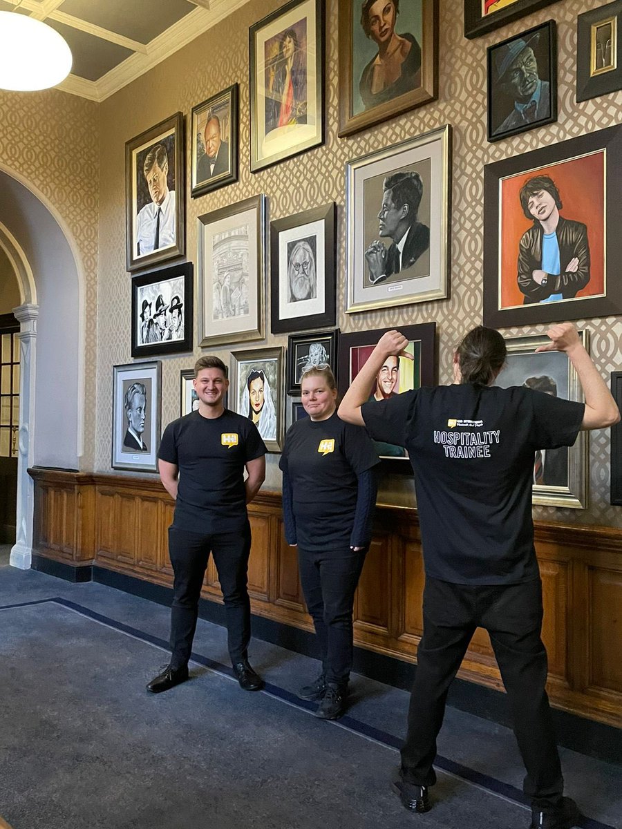 Well done to the Hi x @PrincesTrust trainees who supported the #RemembanceSunday Event with <a href="/vocohotels/">voco hotels by IHG</a> #glasgow at Central Station <a href="/NetworkRailSCOT/">Network Rail Scotland</a> <a href="/ScotRail/">ScotRail</a> this weekend 👏🏻
