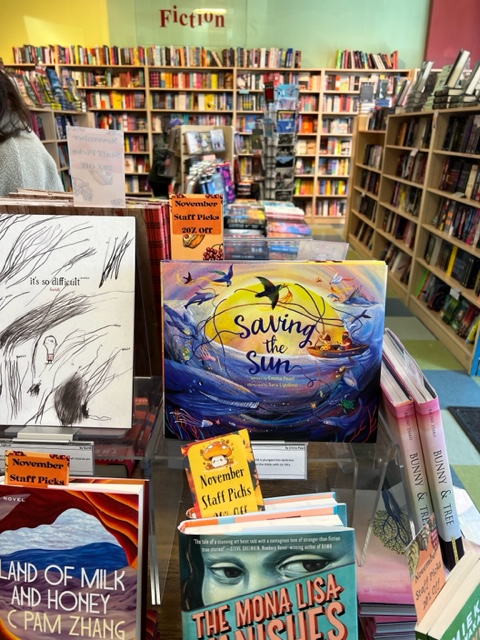 Well this was a lovely thing to wake up to on a Monday morning!

🌞SAVING THE SUN🌞 is a November Staff Pick at @PorterSqBooks in Cambridge MA. 

WAHOO!! 🥳🥳

💜🩷🧡💛

@pagestreetkids @KidsBookCrew1 

portersquarebooks.com/book/978164567…