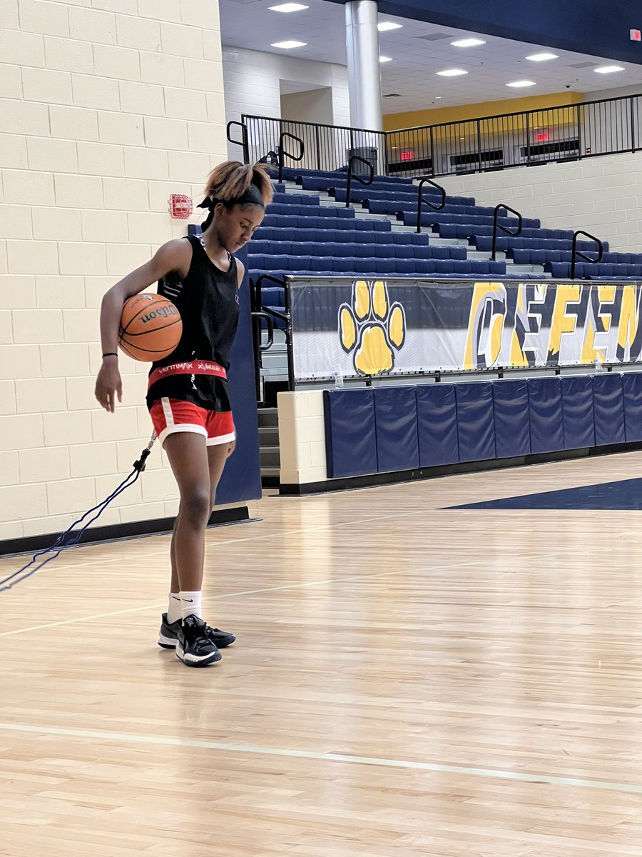 ToriThompson28's tweet image. 3-0 on the weekend with my Lady Hawks 8th Grade Crew. 
Even in season the hard work continues. Heavy Ball x Vertimax x @_CoachShep_ 🫡
Rocking my @YourBestEvryday gear, giving my best, to become my best.