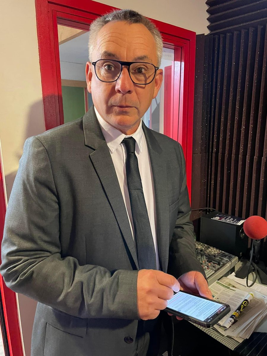 CulturonsD's tweet photo. Nous avons également reçu Bertrand Delorme , candidat aux élections législatives pour une interview sans concessions .

Cela vous semble bizarre ? 

Il faudra aller voir la pièce des @TreteauxR dès le mois de décembre au théâtre de @VilledeRoanne, pour tour comprendre  !! https://t.co/4JKuoLw6zc