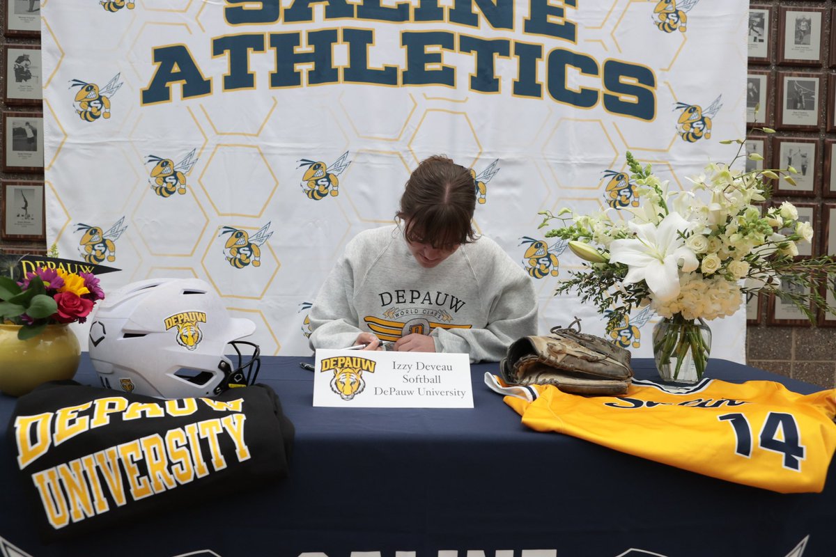 izzy_deveau's tweet photo. 🐯🐯@DePauwSoftball @Finesse18Burras https://t.co/Vax1njPOWm