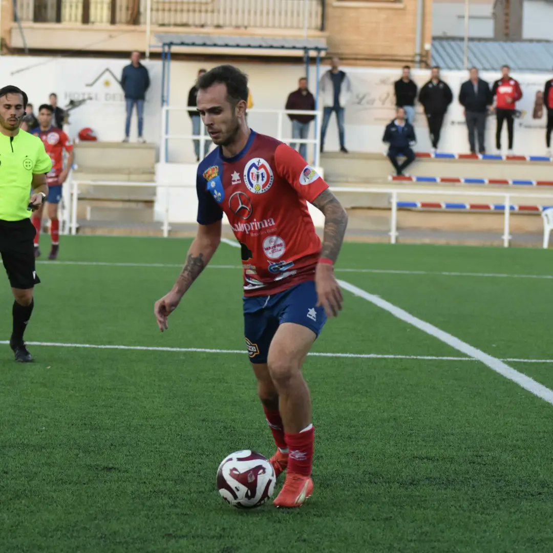 Que bonito es jugar cuando estás metido, lo sientes y te lo crees.
Hacia tiempo que no disfrutaba tanto, seguimos...💪⚽⚔️🔴🔵
